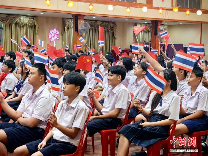 “诗心同行”—中泰青少年经典诵读在泰国孔敬举行