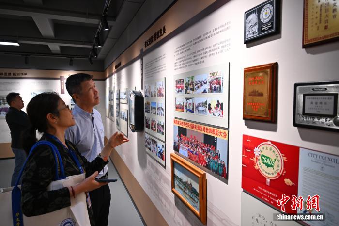 北京华文学院建校75周年 校友师生畅叙华文情