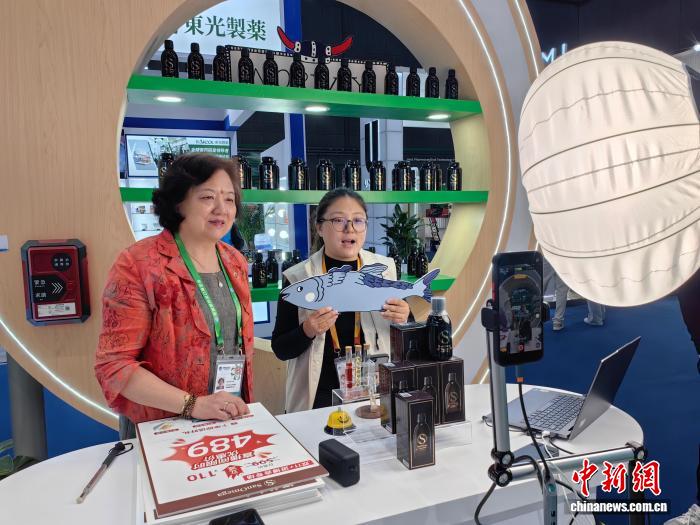 （第八届进博会）华商“摆渡人”助进博合作跨越山海