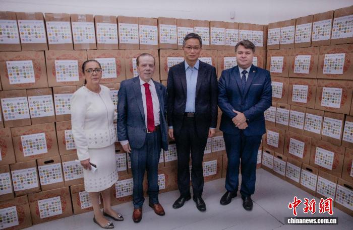 馆侨携手义捐贫民  各方点赞巴西华社