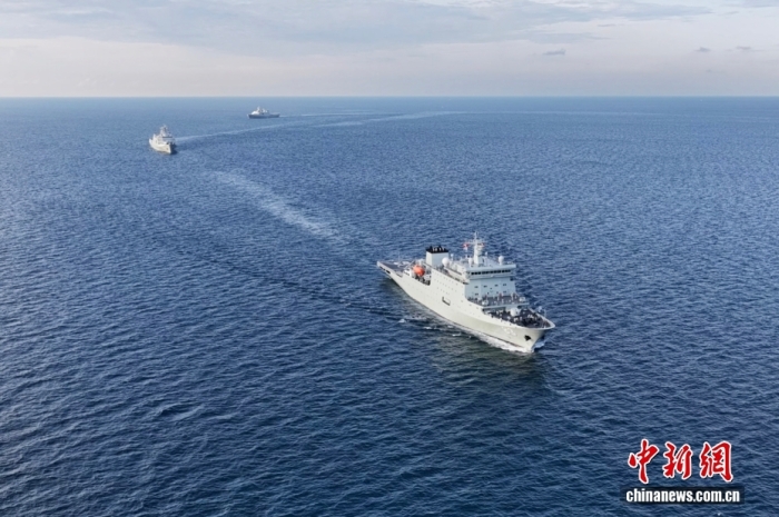 中国海军83舰编队抵达泰国进行友好访问