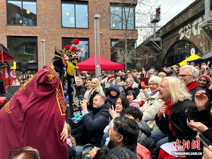 （新春见闻）马年春韵入英伦