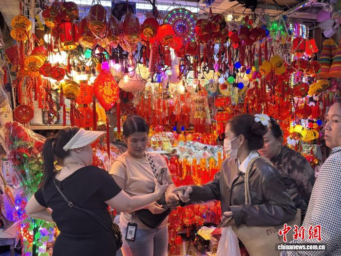 （新春见闻）柬埔寨首都金边“中国年味”浓