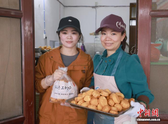 （走进中国乡村）广西侨乡特色年货热销  “侨”味促文旅融合