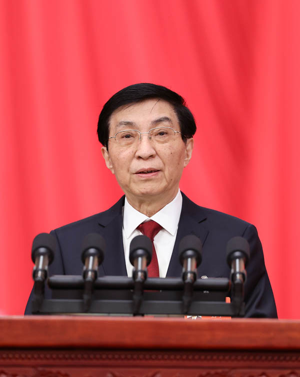 （现场实录）王沪宁代表政协第十四届全国委员会常务委员会作工作报告