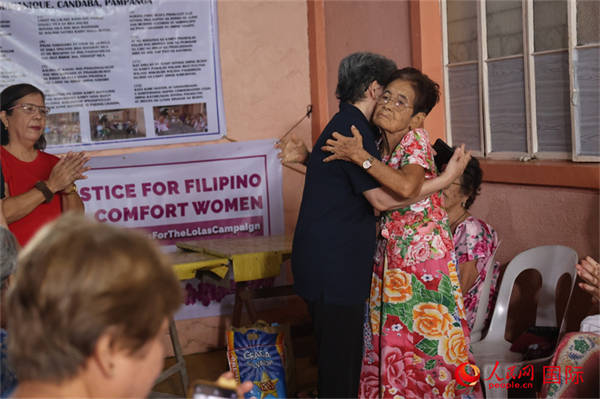 华人社团看望慰问菲律宾慰安妇幸存者
