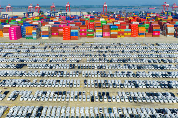 海外网评：中国经济不惧风浪，稳中前行