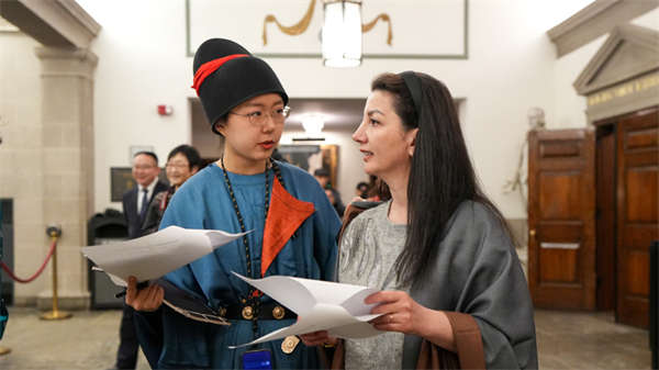 北师香港浸會大學（BNBU）玉振金聲雅樂團學生向美國觀眾介紹雅樂文化（攝影：肖二元 劉胤嘉 孔欣穎） (2).jpg