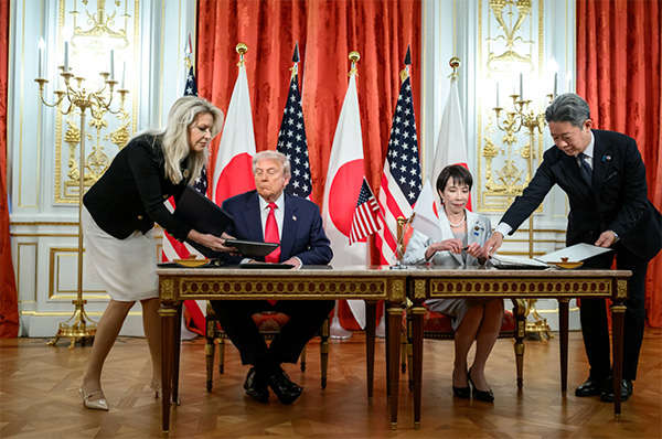 日本着急忙慌兑现首批投资承诺，“再不公布谁知道特朗普会做什么”