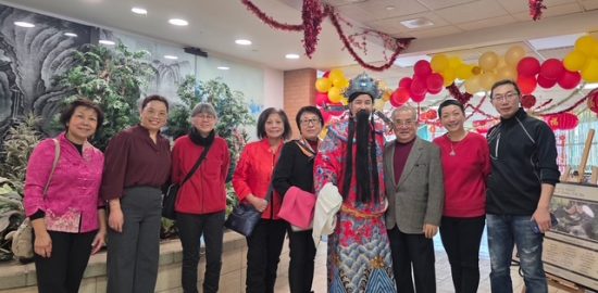 越華天后宮新春探訪華埠中華醫院實況