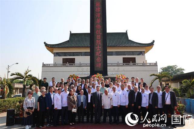 中国驻菲律宾使馆举行祭奠华侨抗日英烈活动