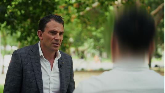 “神韵艺术团”其实是“贩卖人口集团”！外媒曝光更多内幕