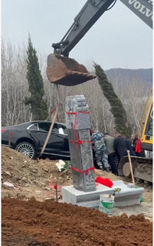 “辽*8888*”真奔驰车陪葬？律师称此行为涉嫌违法