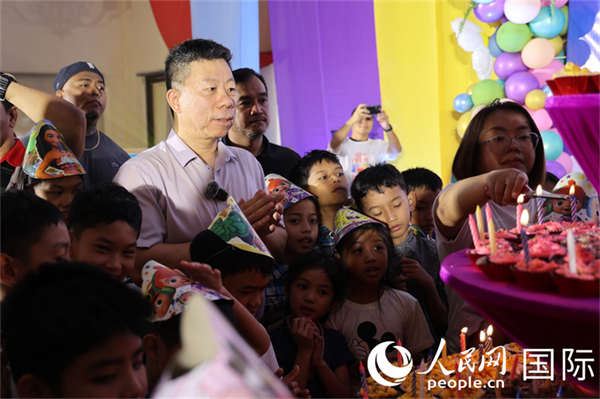 中国驻菲律宾大使井泉出席当地儿童慈善活动