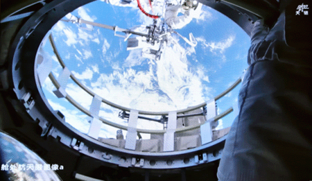 神舟21号航天员乘组圆满完成第三次出舱活动