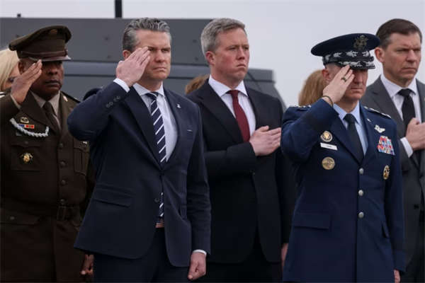 矛盾公开化，“赫格塞思呵斥美国陆军部长：我才是老大，别越俎代庖”