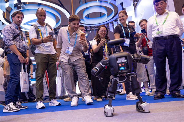 “广交会上，中国在中东战乱动荡中秀出科技新实力”