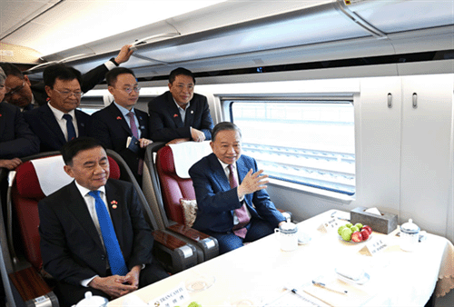 海评面：外国政要为何竞相“打卡”中国智造？