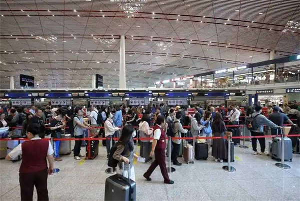 美国华人:我们现在觉得当美国人不太有面子，有一点点丢人 